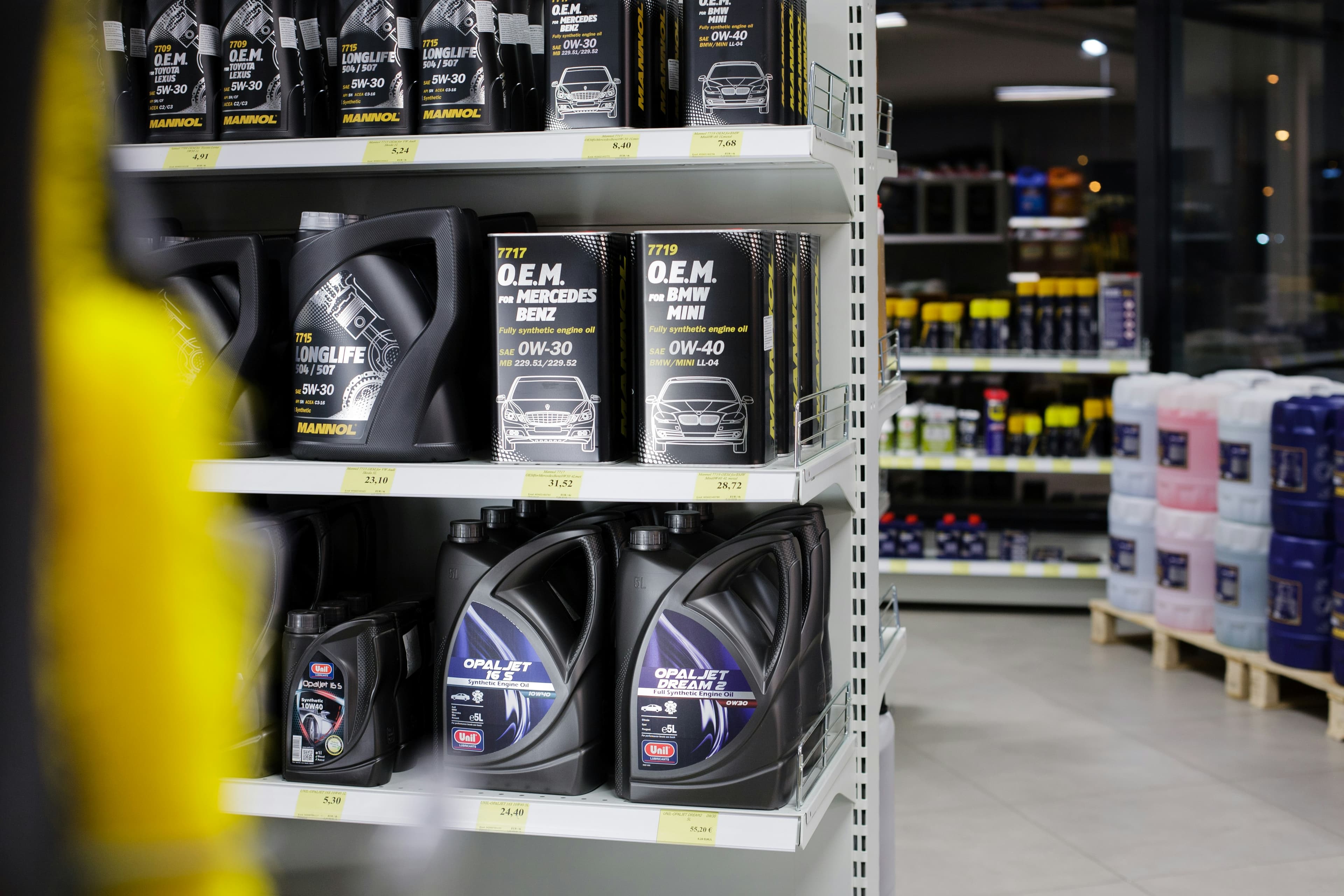 Engine oil barrels and automotive lubricant supply