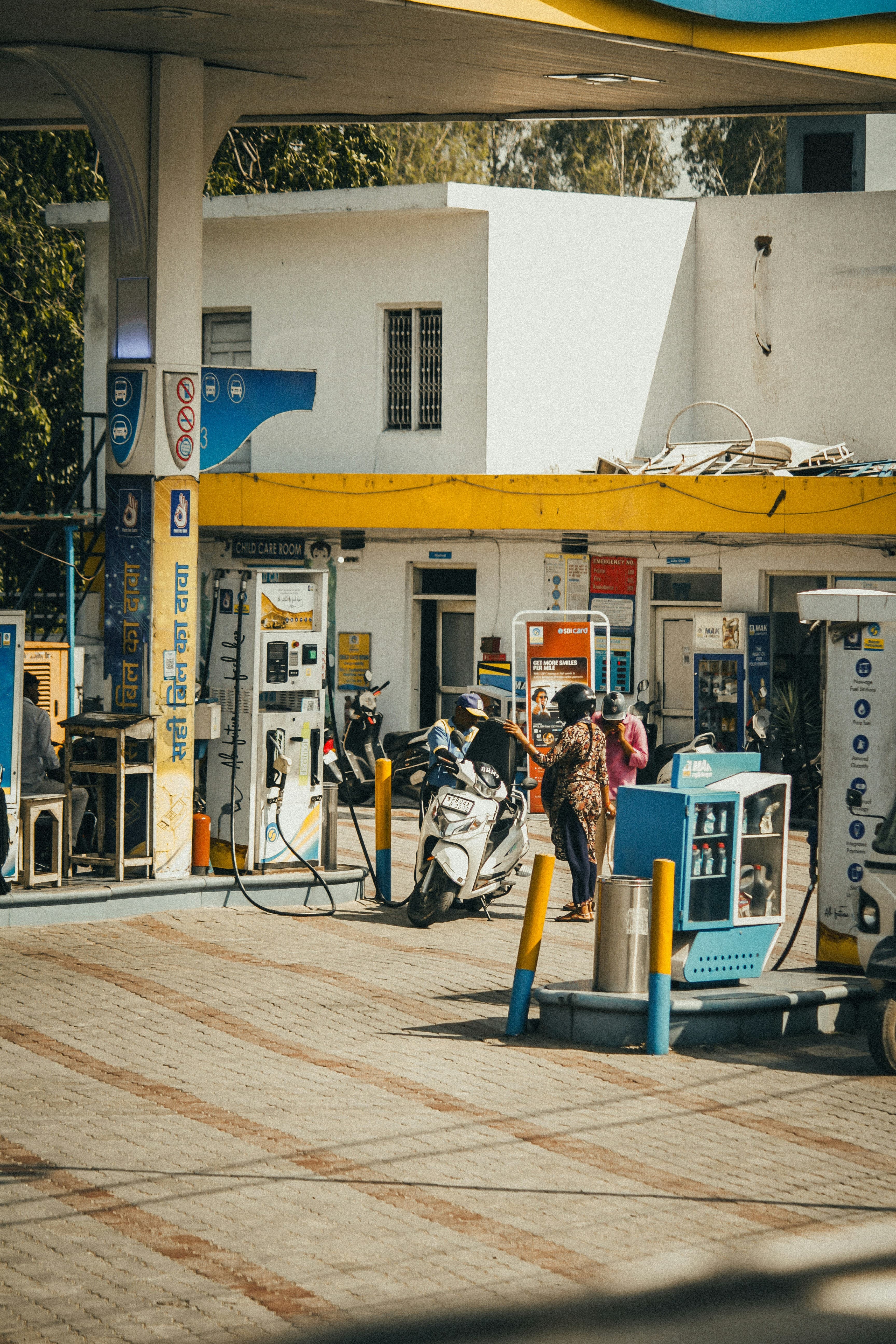Fuel station forecourt for bulk petroleum distribution